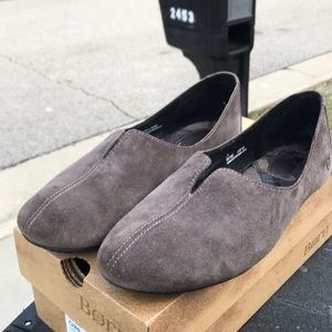 Gently Used Born Grey Suede Flats. Size 9